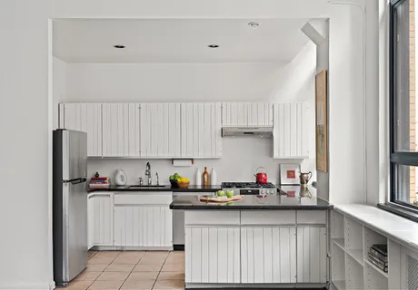 $975,000 | 348 West 38th Street, Unit 9E | Hudson Yards