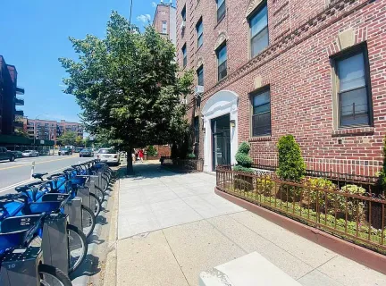 $3,995 | 625 Caton Avenue, Unit 1A | Windsor Terrace