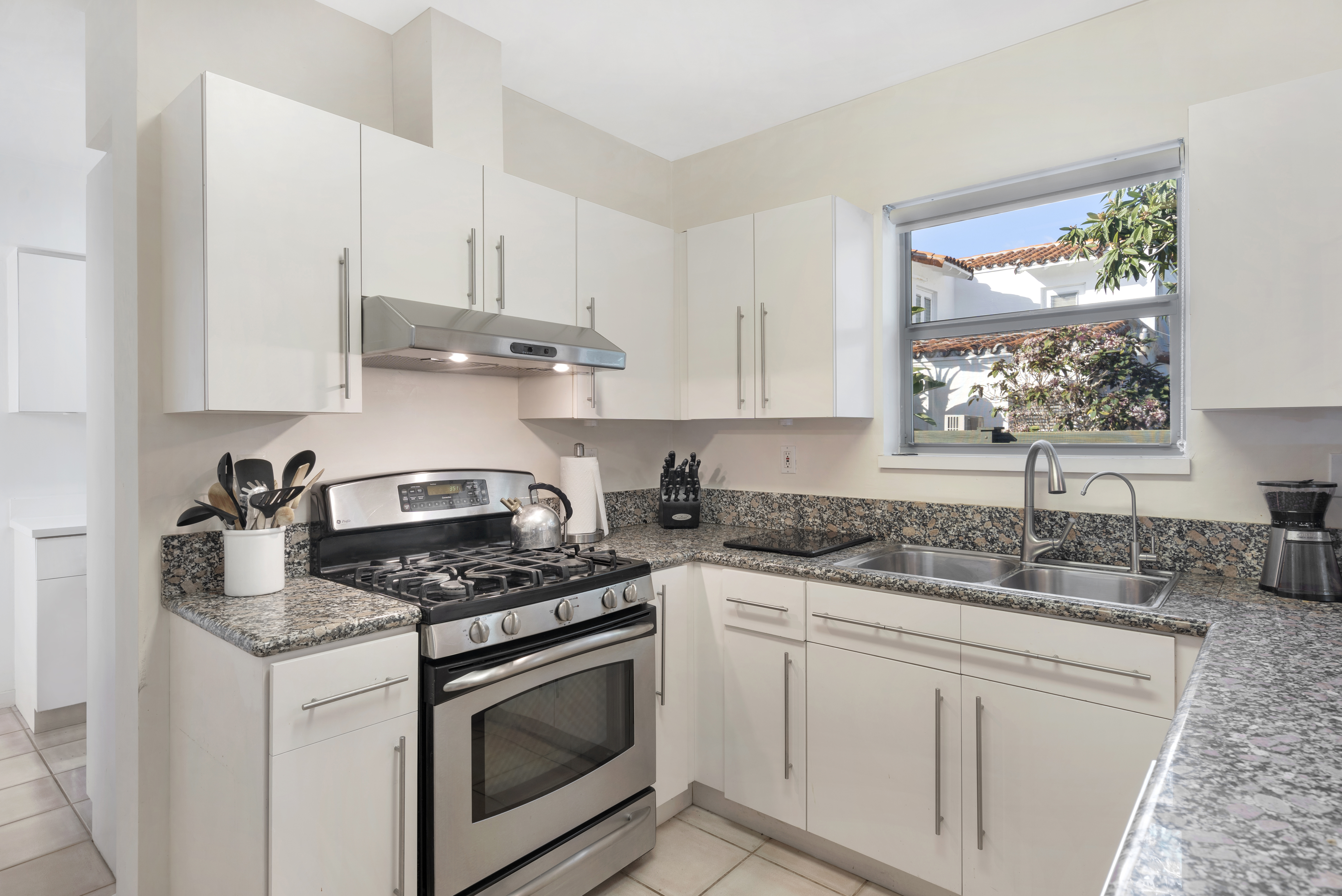 2545 Flamingo Place Miami Beach, FL 33140 - Photo 9 of 23