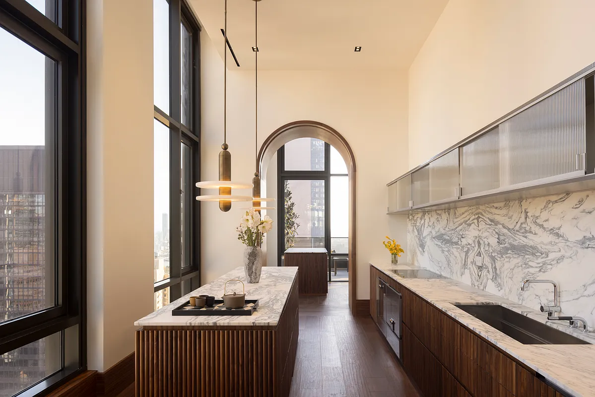 135 East 47th Street, Unit 3B Manhattan, NY 10017 - Photo 12 of 24