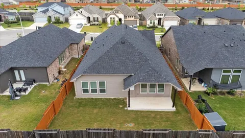 $425,000 | 450 Durian Loop, Buda, TX 78610