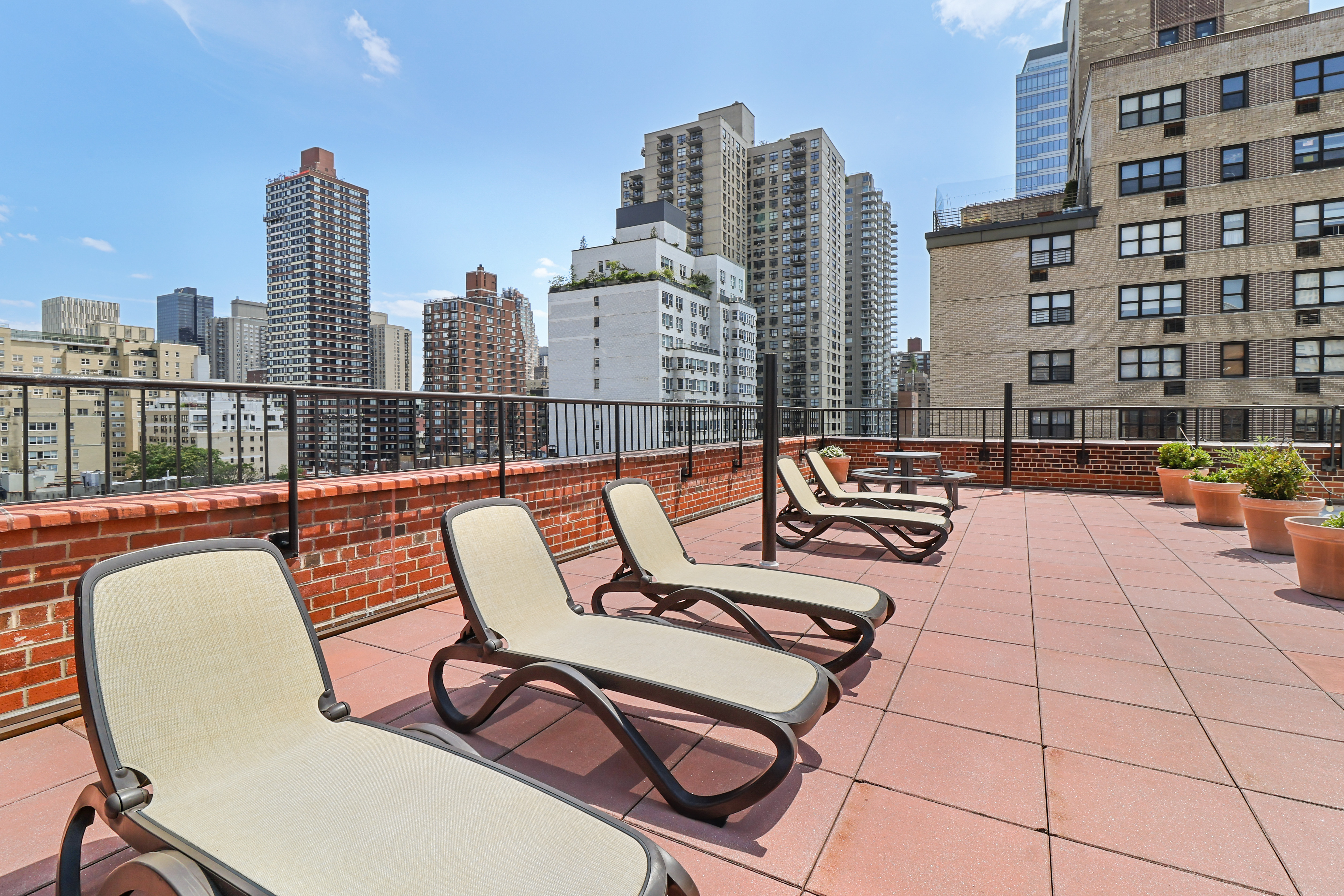 241 East 76th Street, Unit 6B Manhattan, NY 10021 - Photo 7 of 10