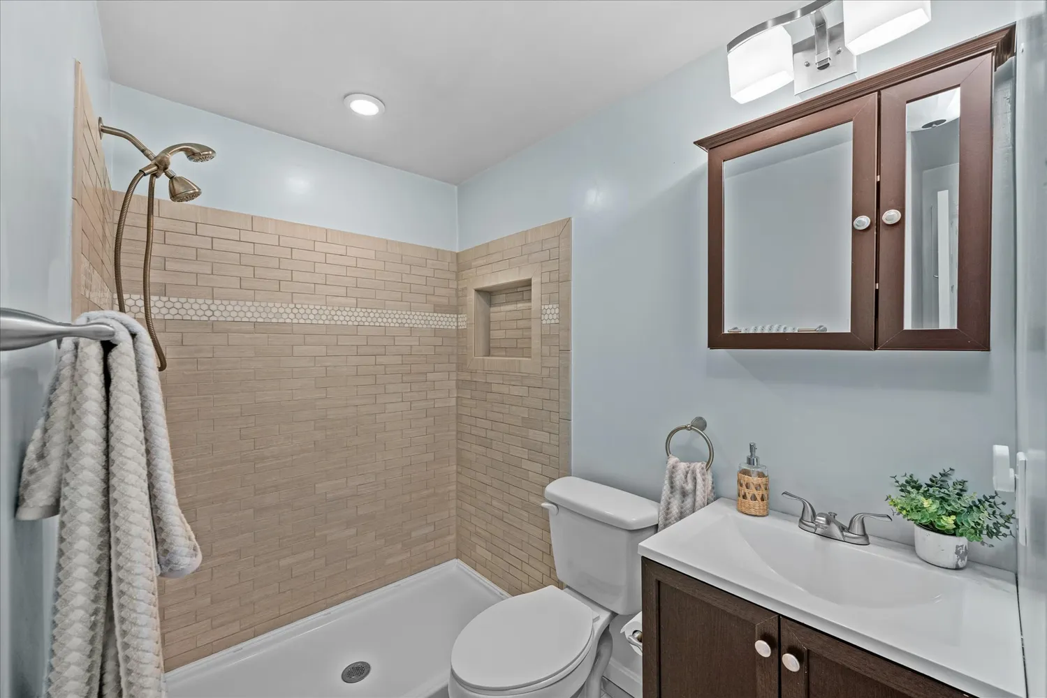 $929,900 | 322 Hume Avenue, Alexandria, VA 22301