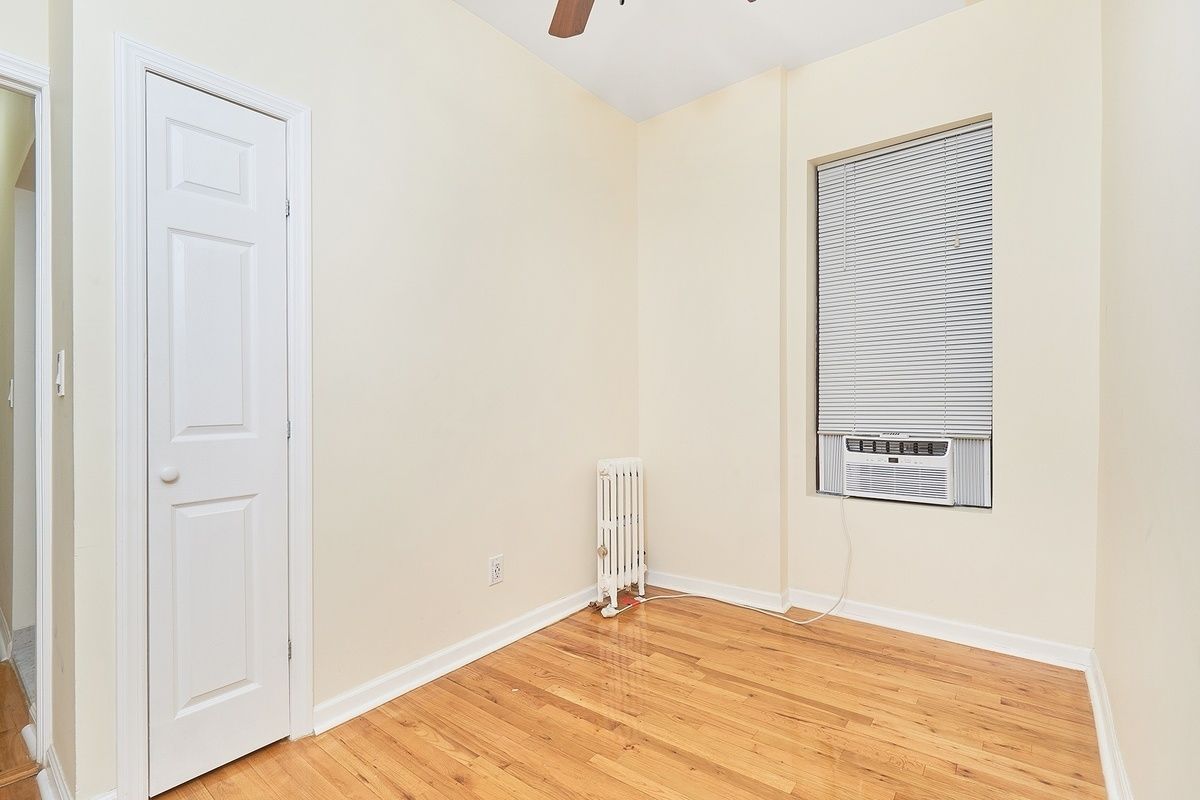 270 East 78th Street, Unit 12 Manhattan, NY 10075 - Photo 3 of 6 a view of an empty room