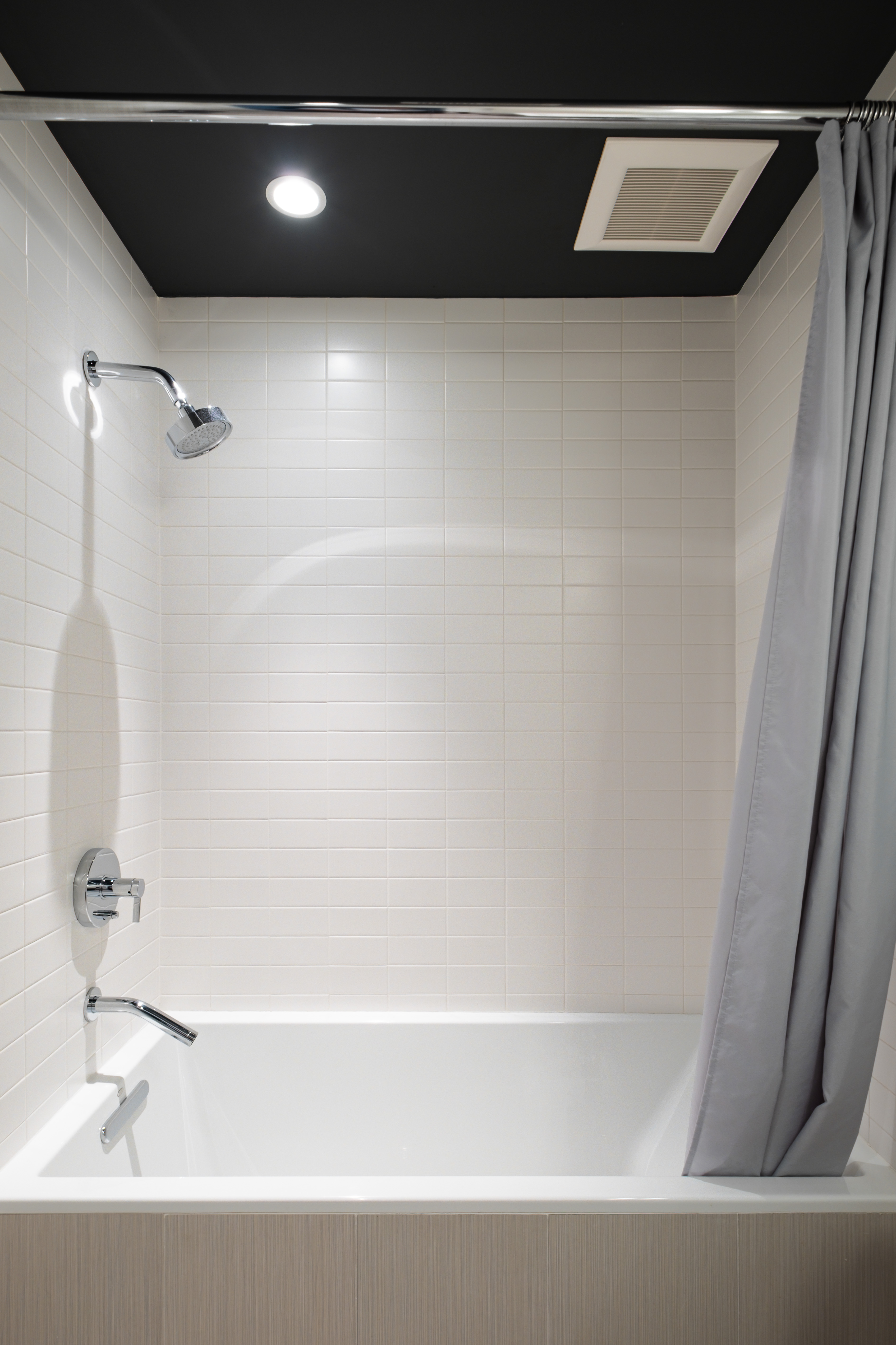 256 1/2 South 3rd Street Philadelphia, PA 19106 - Photo 34 of 73 a bathroom with a bathtub