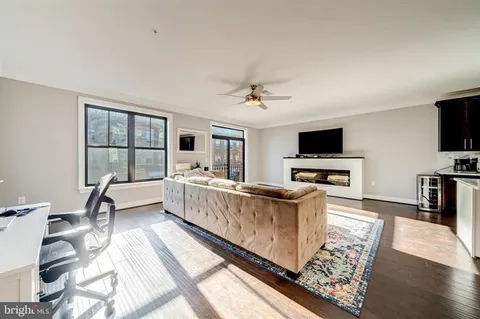 $699,900 | 43565 Michigan Square, Leesburg, VA 20176