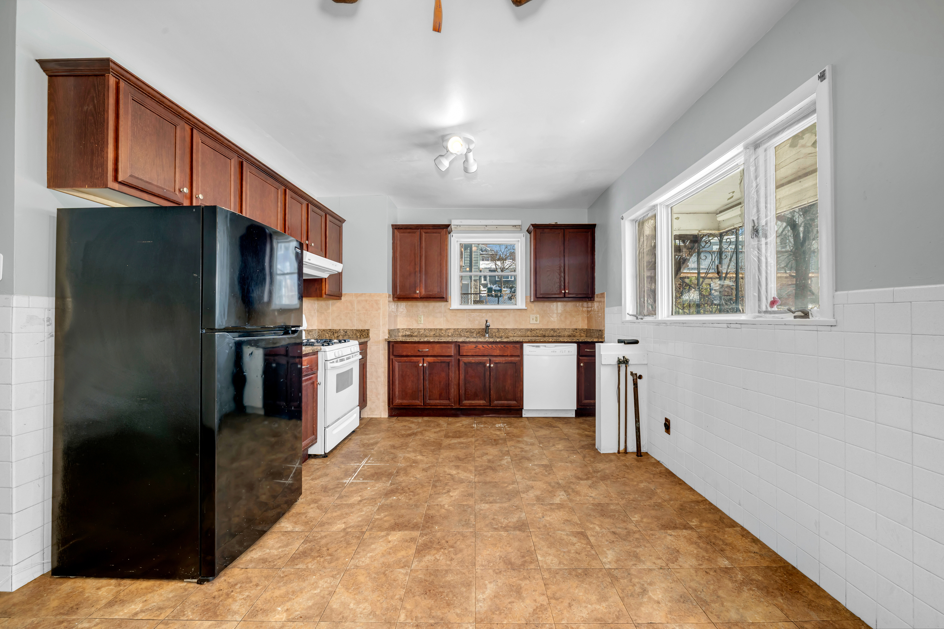 75 Warren Street Medford, MA 02155 - Photo 17 of 68