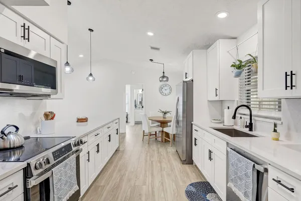 $379,900 | 6505 64th Lane East, Palmetto, FL 34221