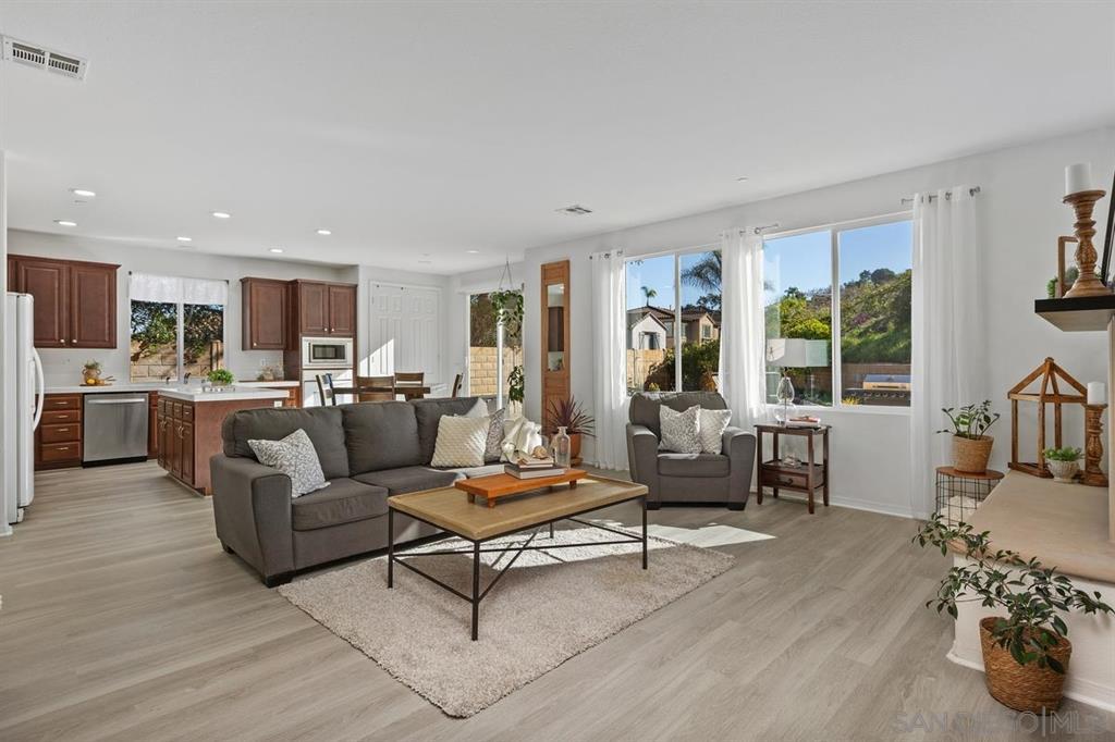 475 Taylor Drive Oceanside, CA 92056 - Photo 6 of 27