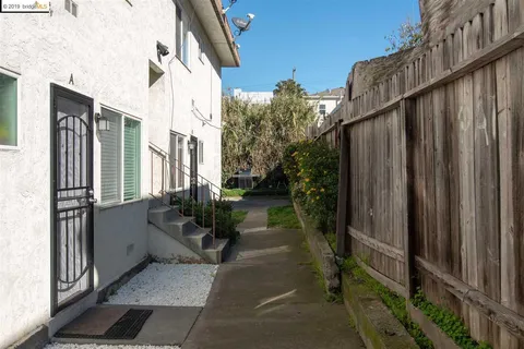 $895,000 | 2120 East 22nd Street, Oakland, CA 94606