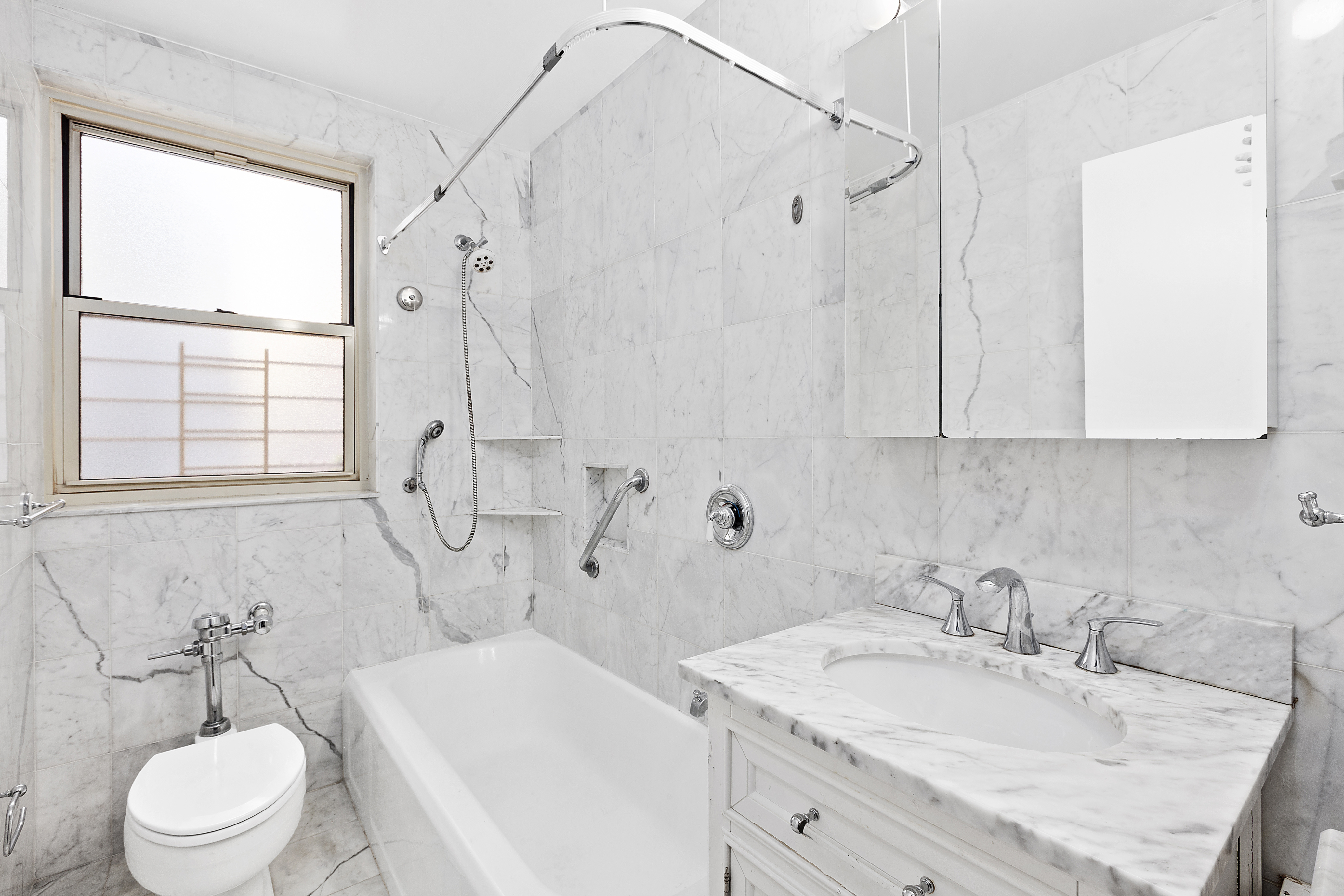 930 5th Avenue, Unit 3H Manhattan, NY 10021 - Photo 5 of 10