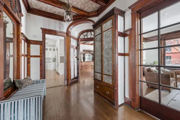 $1,200,000 | 457 West Fullerton Parkway, Unit 2W, Chicago, IL 60614