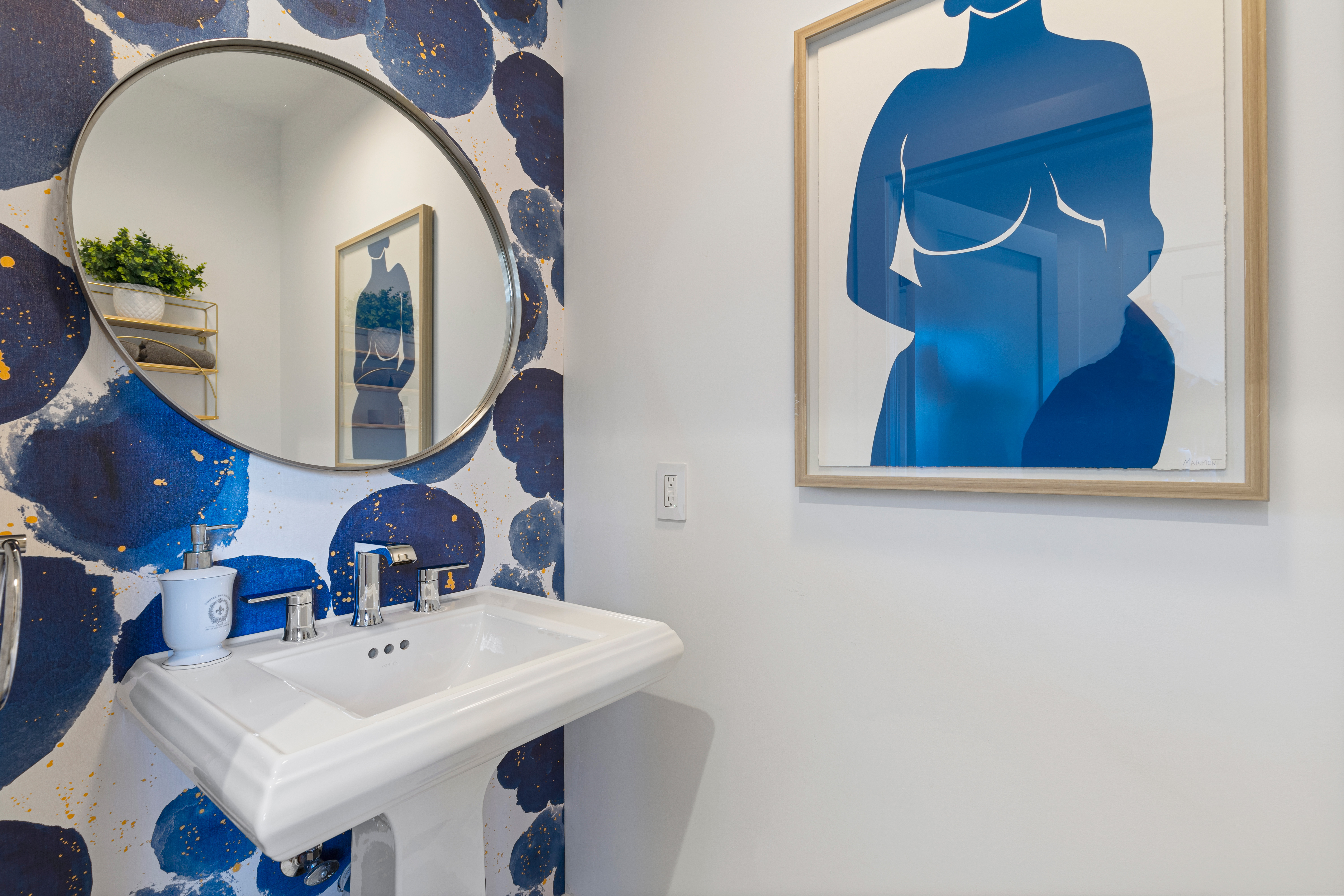 467 Midland Avenue Rye, NY 10580 - Photo 7 of 19 a picture of a bathroom with a sink and mirror