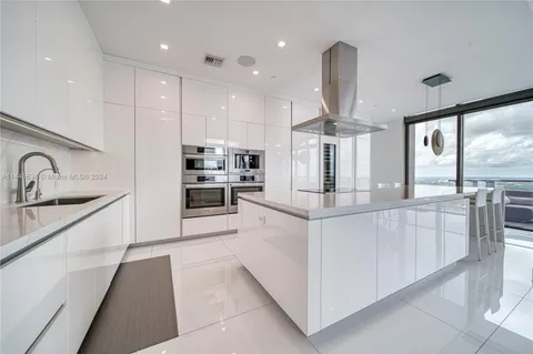 $5,799,900 | 88 Southwest 7th Street, Unit PH4303, Miami, FL 33130
