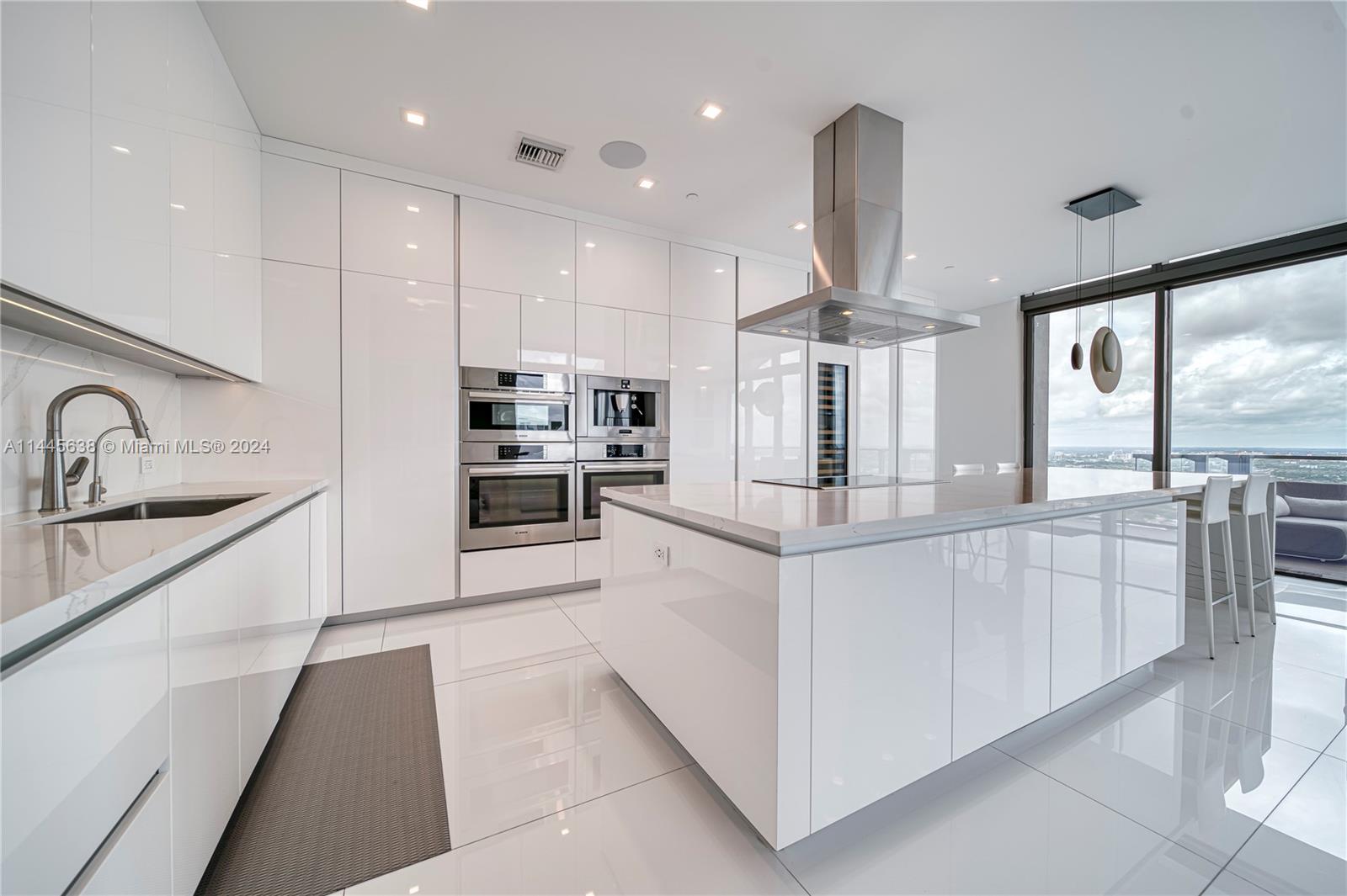 88 Southwest 7th Street, Unit PH4303 Miami, FL 33130 - Photo 21 of 97