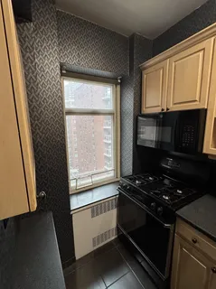 $339,000 | 36 Sutton Place South, Unit 8E | Sutton Place