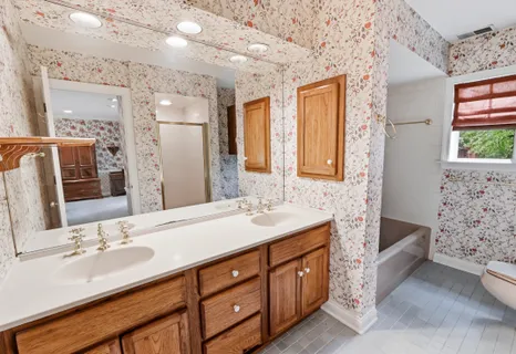 $450,000 | 75 Boardwalk Place, Unit 103, Park Ridge, IL 60068
