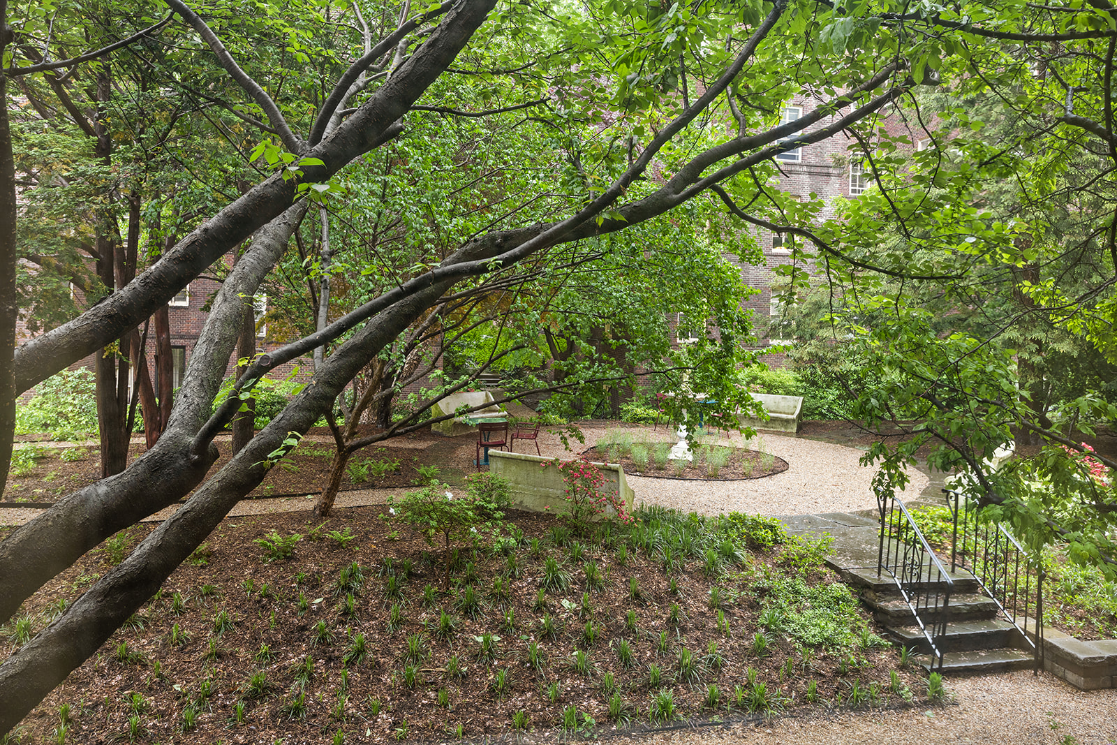 34-13 80th Street, Unit 31 Queens, NY 11372 - Photo 14 of 16 a backyard of a house with yard and outdoor seating