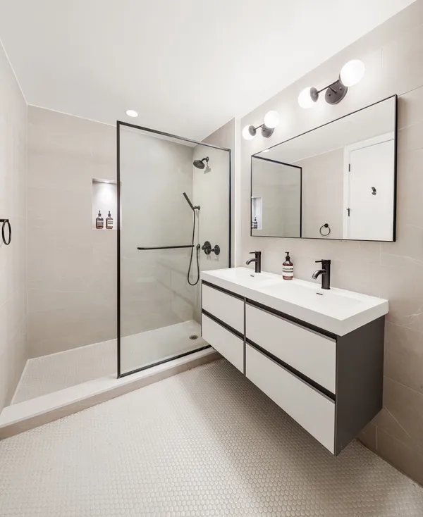 $4,750 | 1015 A President Street, Unit 2F | Crown Heights