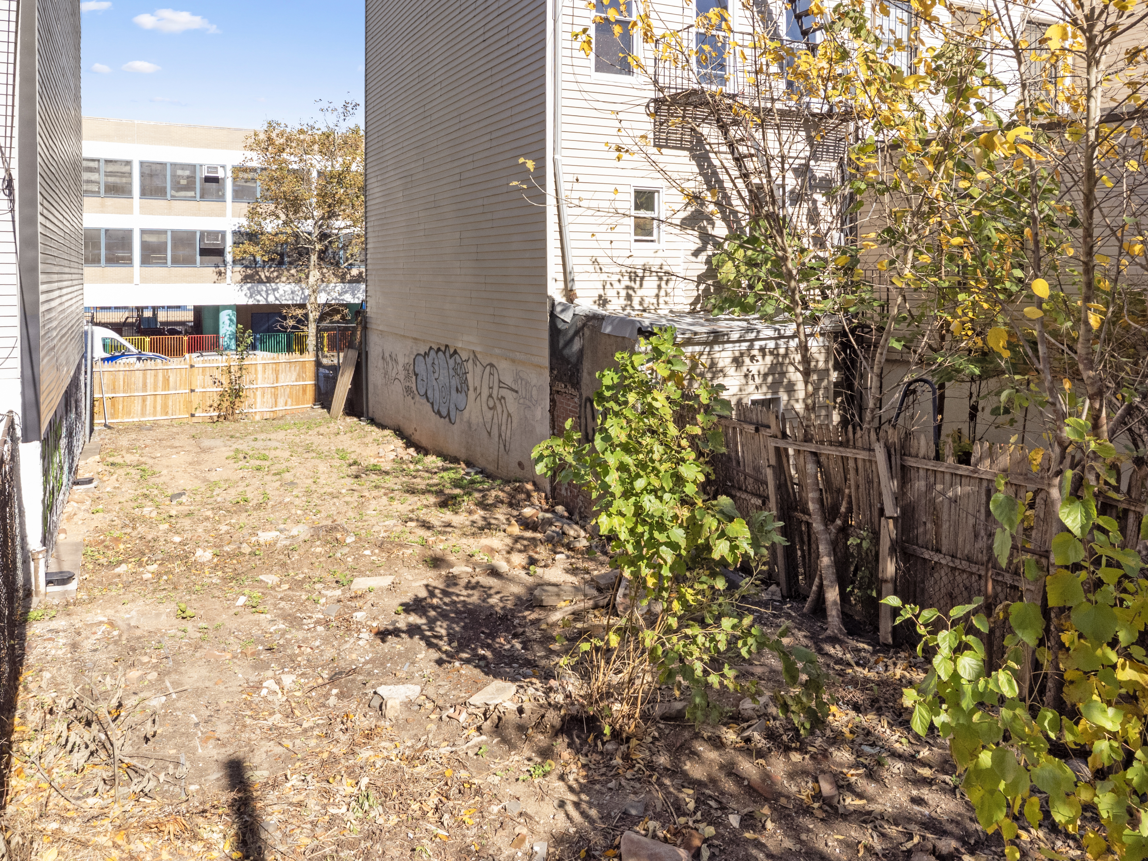 540 Willoughby Avenue Brooklyn, NY 11206 - Photo 7 of 11 a view of a backyard of the house