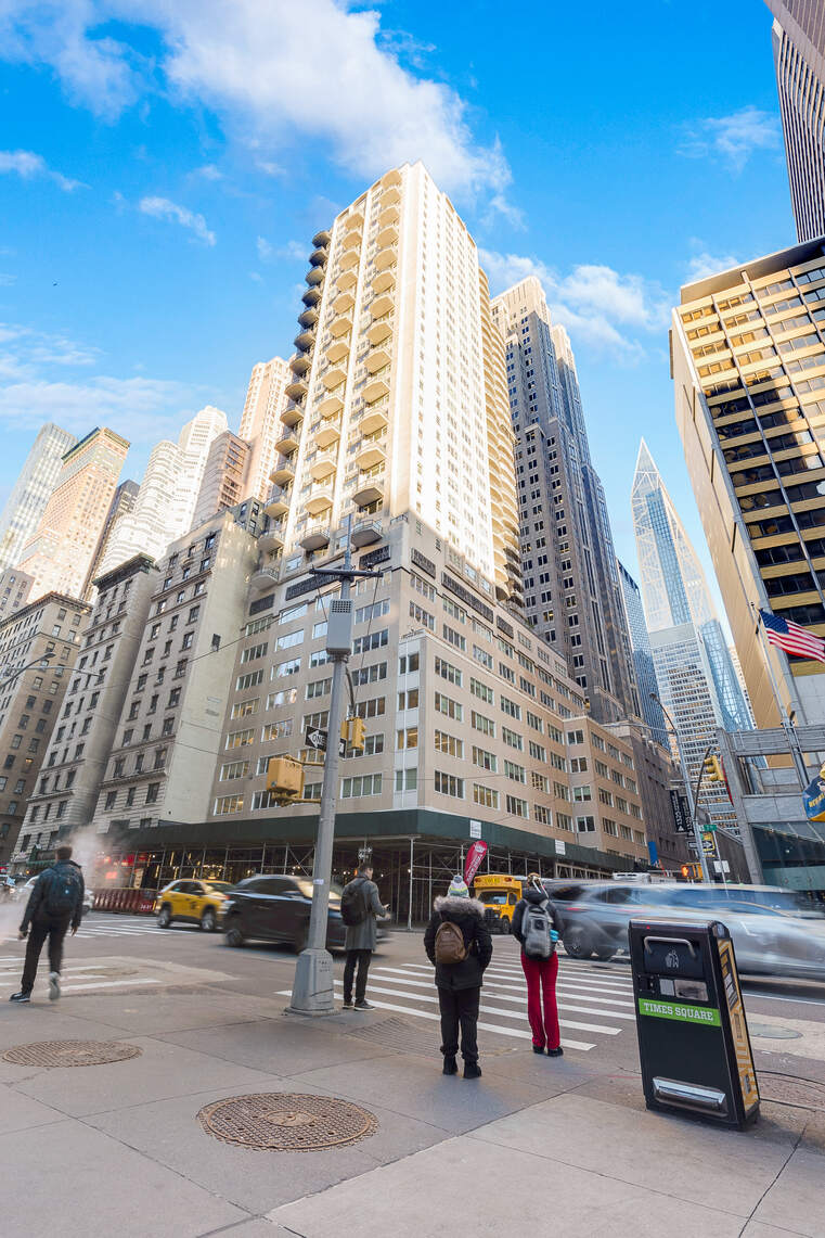 159 West 53rd Street, Unit 18A Manhattan, NY 10019 - Photo 8 of 9