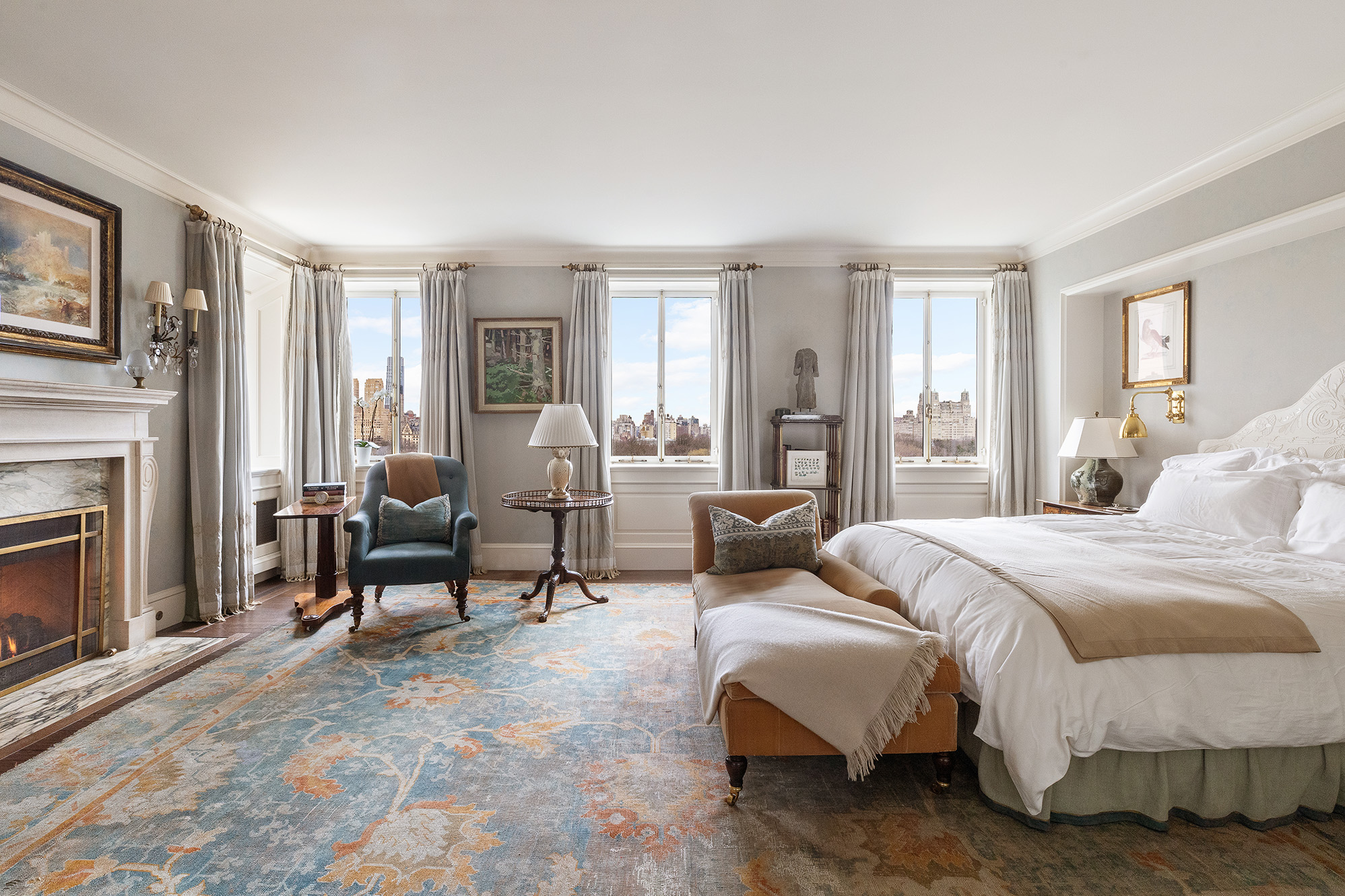 953 5th Avenue, Unit PH Manhattan, NY 10075 - Photo 13 of 27 a spacious bedroom with a bed and a couch