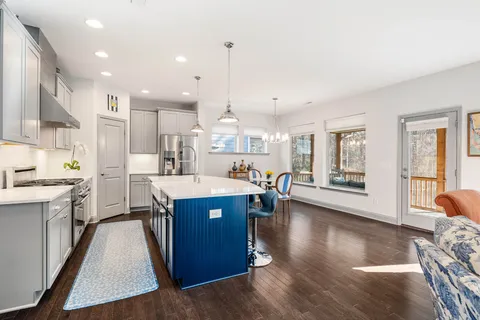 $645,000 | 105 Medfield Court, Chapel Hill, NC 27517