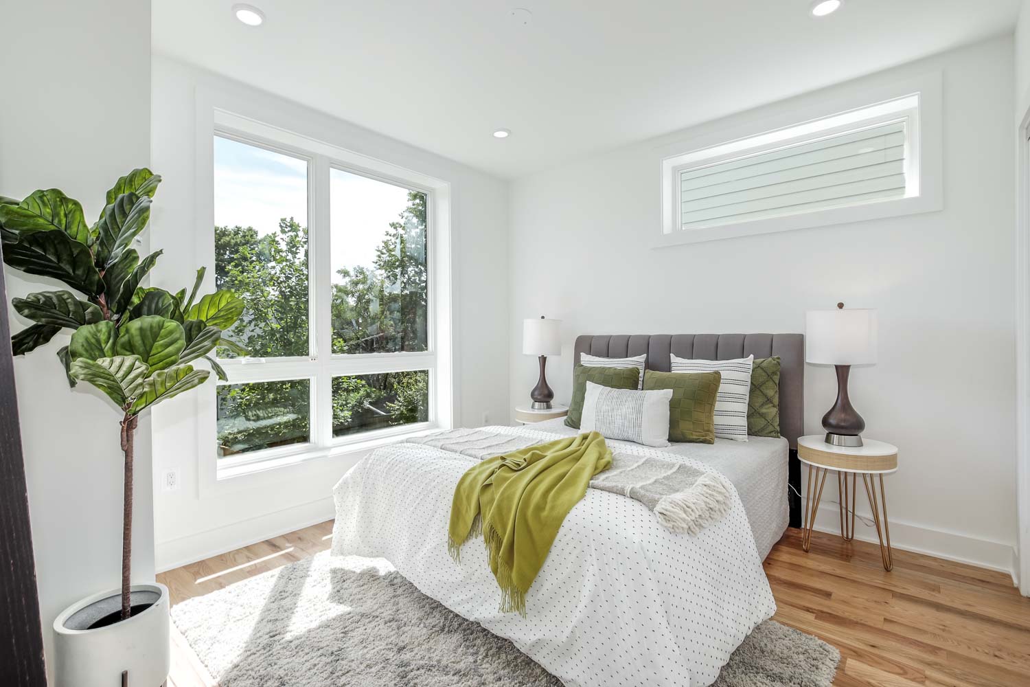 428 Manor Place Northwest, Unit 1 Washington, DC 20010 - Photo 18 of 27 a bedroom with a bed and a window
