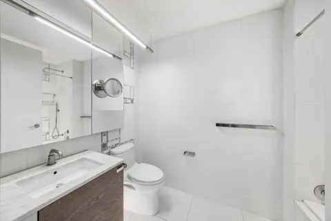 $1,300,000 | 1 City Point, Unit 18H | Downtown Brooklyn