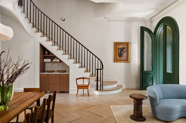 a view of entryway and workspace
