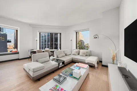 $1,699,000 | 75 Wall Street, Unit 22O | Financial District