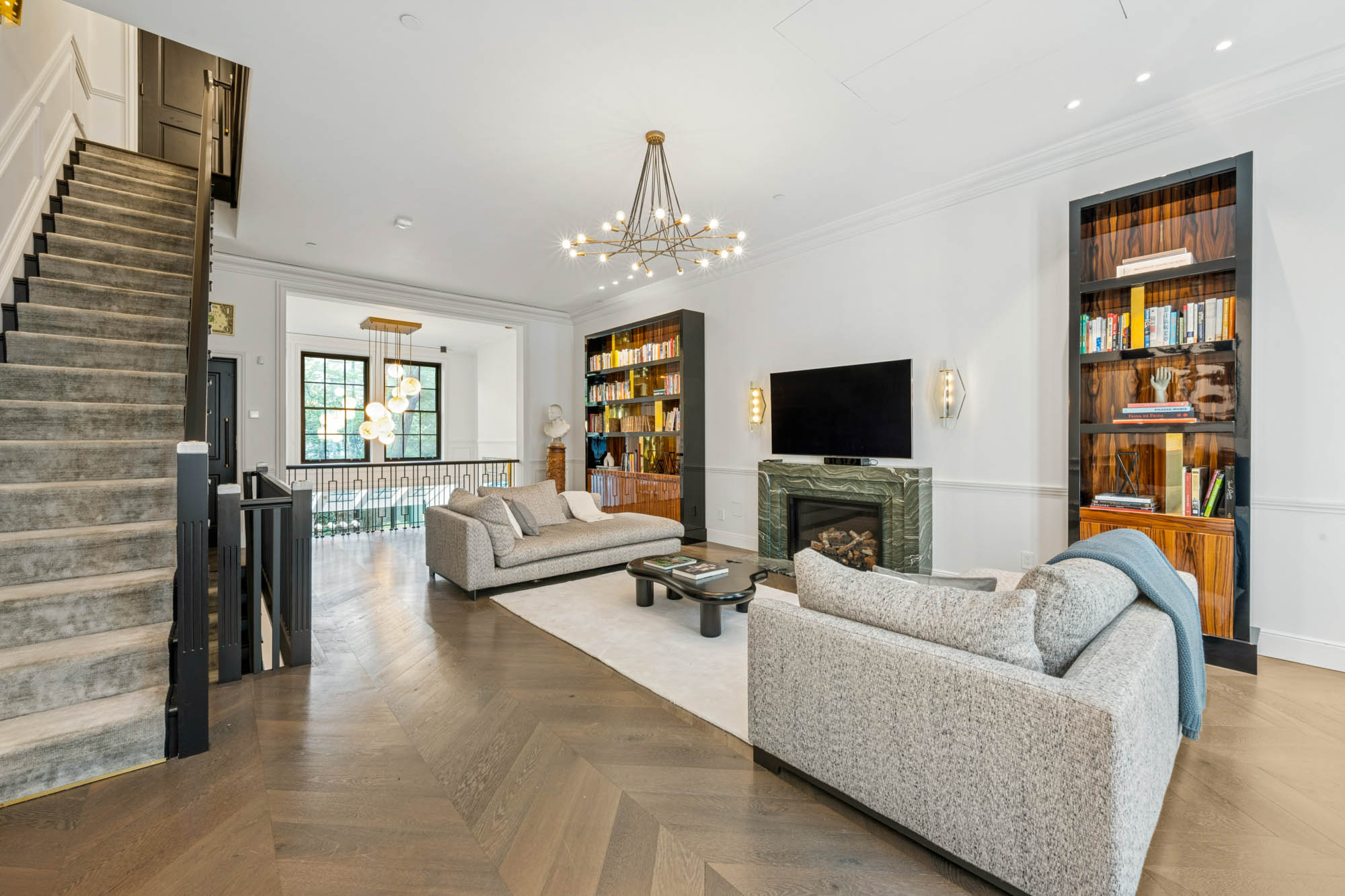 241 East 48th Street Manhattan, NY 10017 - Photo 12 of 27