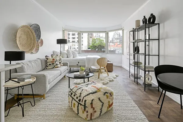 $440,000 | 300 East 74th Street, Unit 6D | Lenox Hill