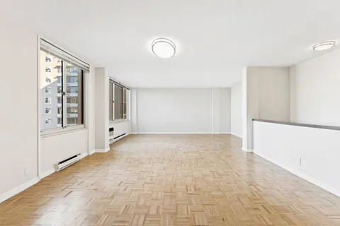 $1,355,821 | 555 Main Street, Unit 1315 | Roosevelt Island
