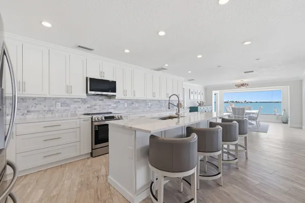 $2,200,000 | 16123 6th Street East, Redington Beach, FL 33708