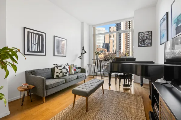 $7,200 | 200 Chambers Street, Unit 2N | TriBeCa