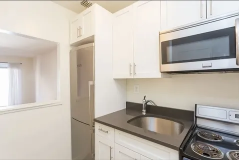 $3,395 | 221 East 82nd Street, Unit 4B | Upper East Side
