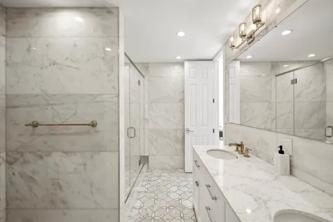 $9,950,000 | 222 East 61st Street | Lenox Hill
