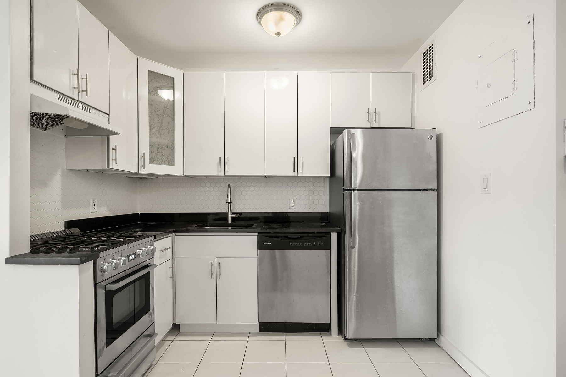 170 West 23rd Street, Unit 5R Manhattan, NY 10011 - Photo 4 of 10