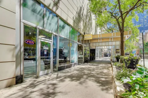 $370,000 | 110 East Delaware Place, Unit 1402, Chicago, IL 60611