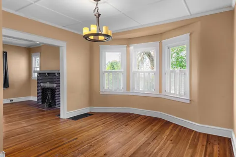 Contact Agent | 410 Oxford Road, Havertown, PA 19083