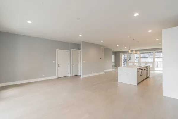 $739,900 | 731 West 17th Street, Unit 1E, Chicago, IL 60616