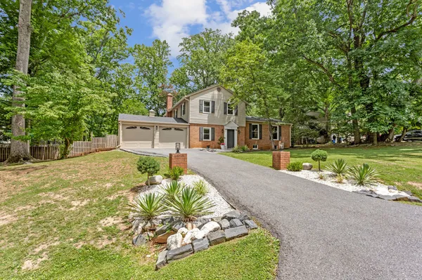 $1,250,000 | 11117 Whisperwood Lane, North Bethesda, MD 20852