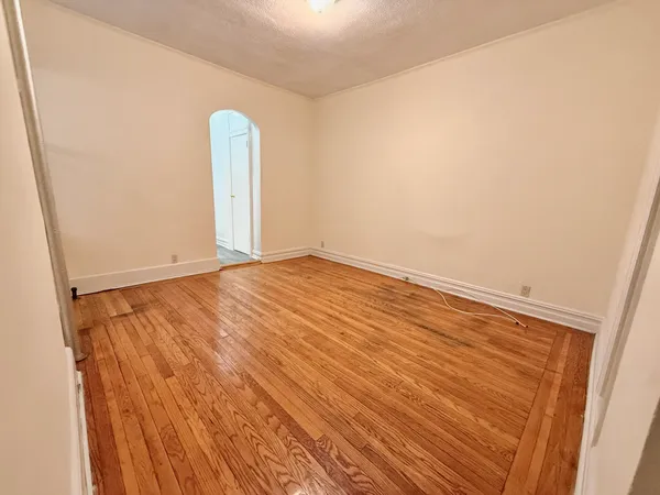 $1,950 | 30 Seaman Avenue, Unit 1 | Inwood