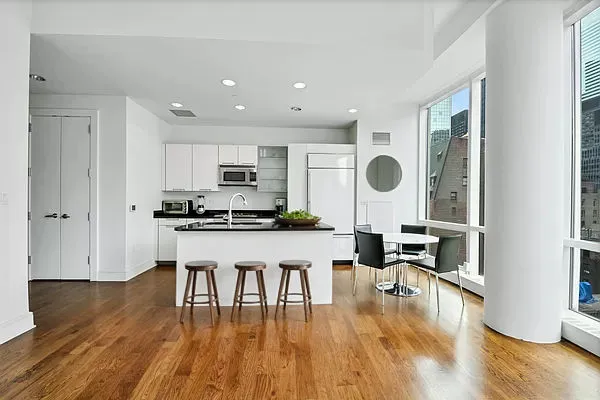 $8,200 | 250 East 49th Street, Unit 8C | Midtown East