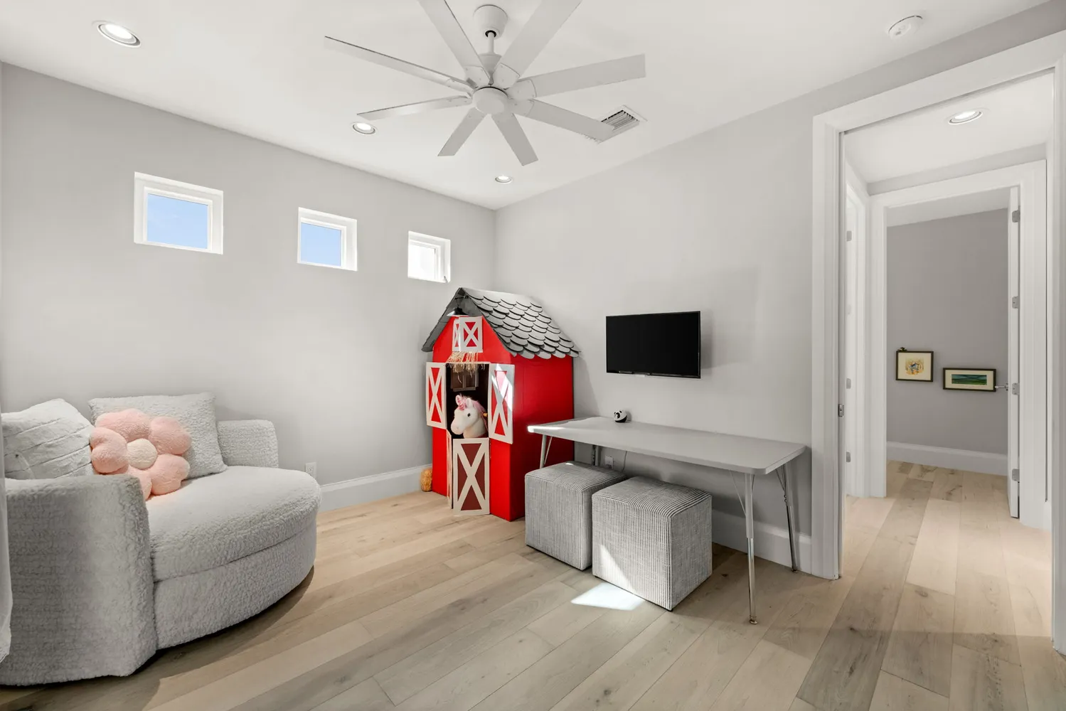 $2,500,000 | 1963 Bethany Place, Naples, FL 34109