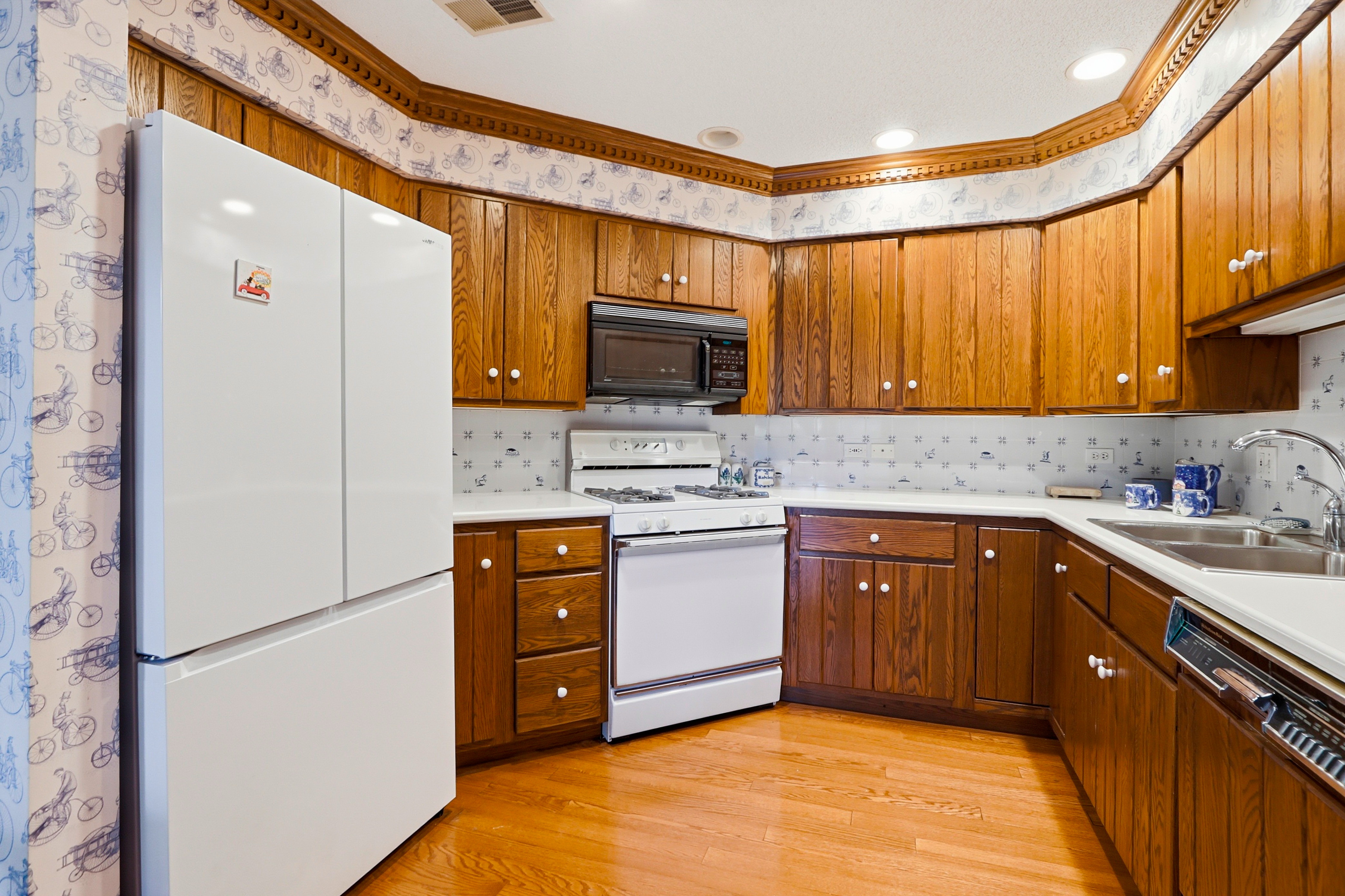 75 Boardwalk Place, Unit 103 Park Ridge, IL 60068 - Photo 10 of 27