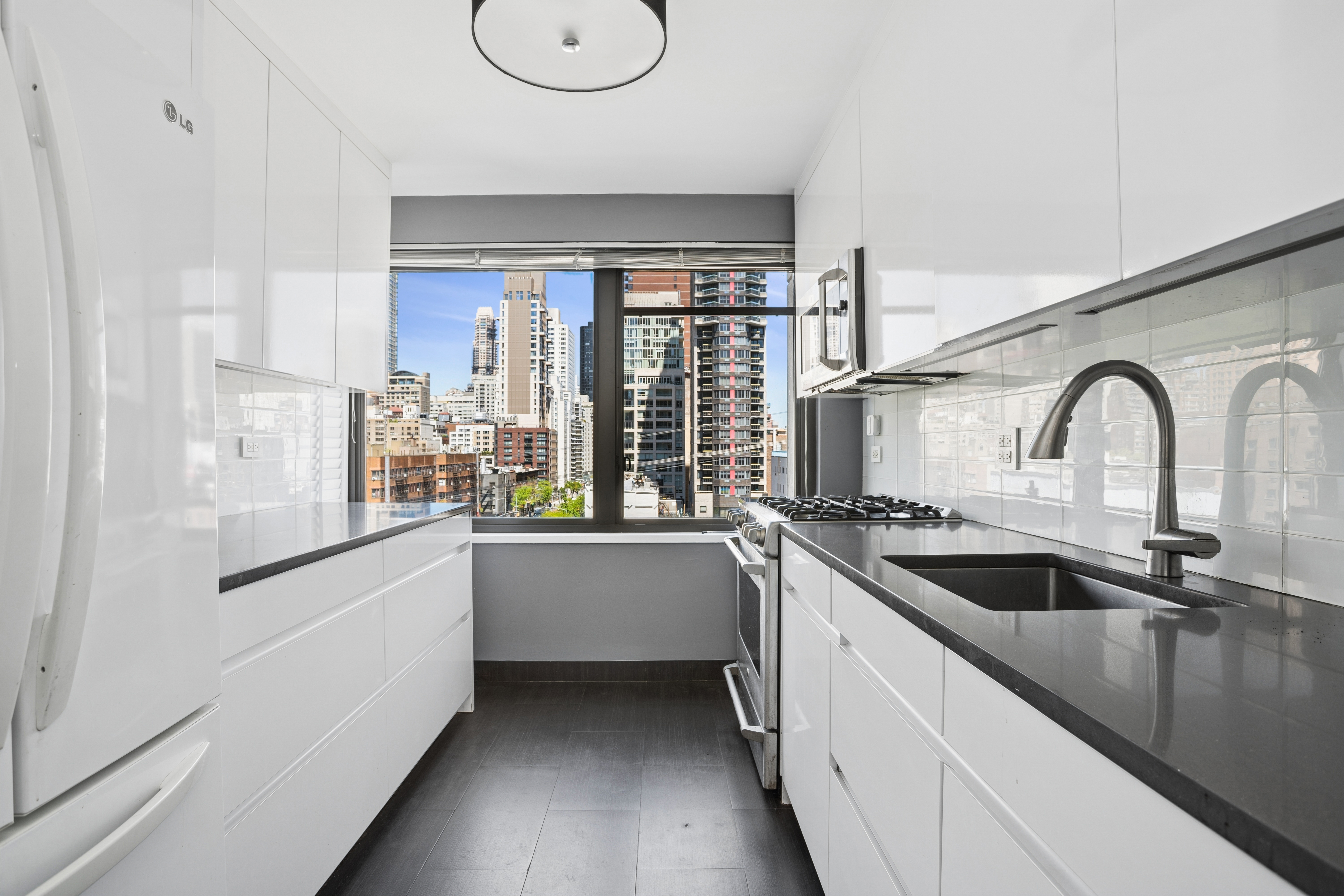 300 East 59th Street, Unit 705 Manhattan, NY 10022 - Photo 4 of 18