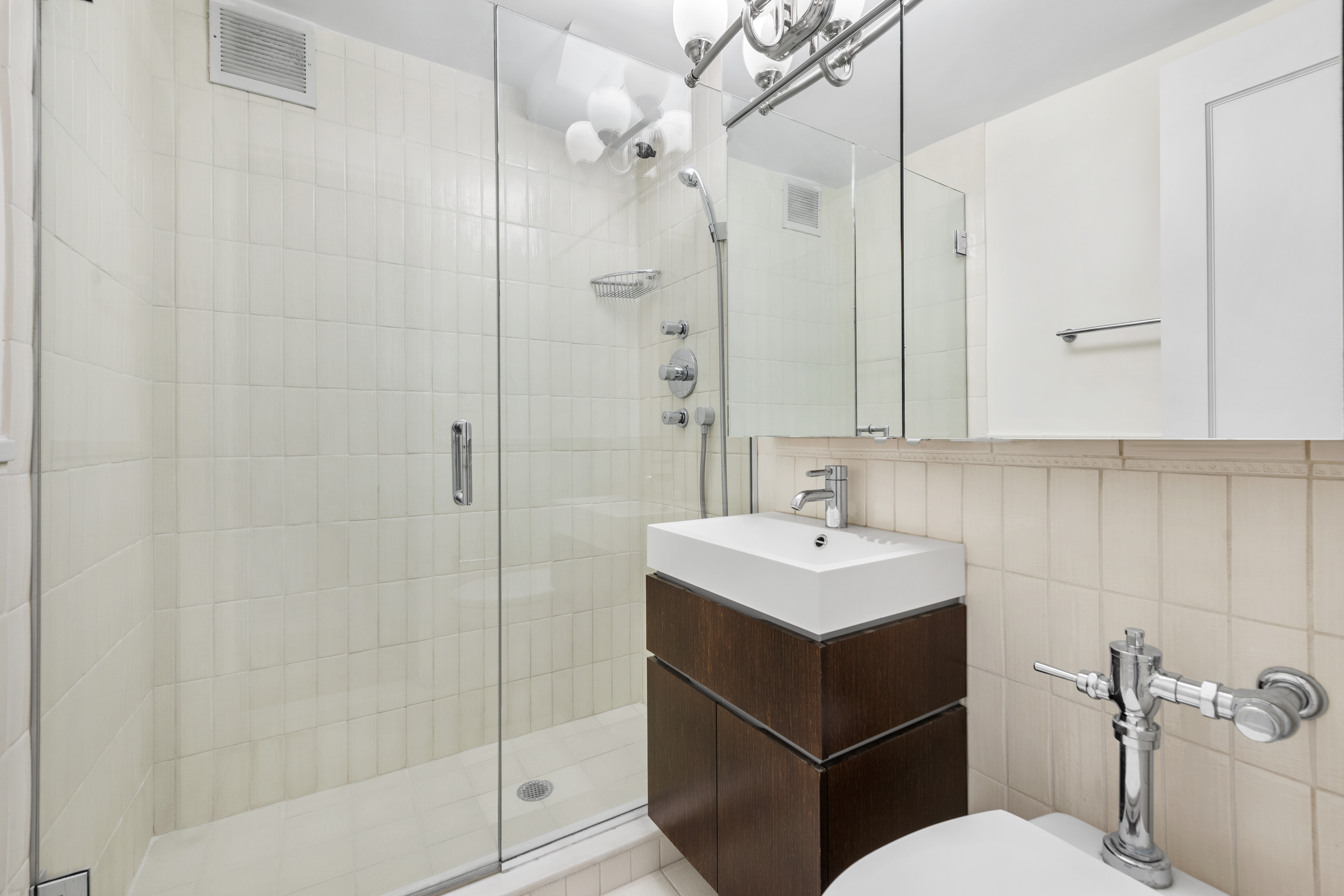45 Tudor City Place, Unit 901 Manhattan, NY 10017 - Photo 10 of 16