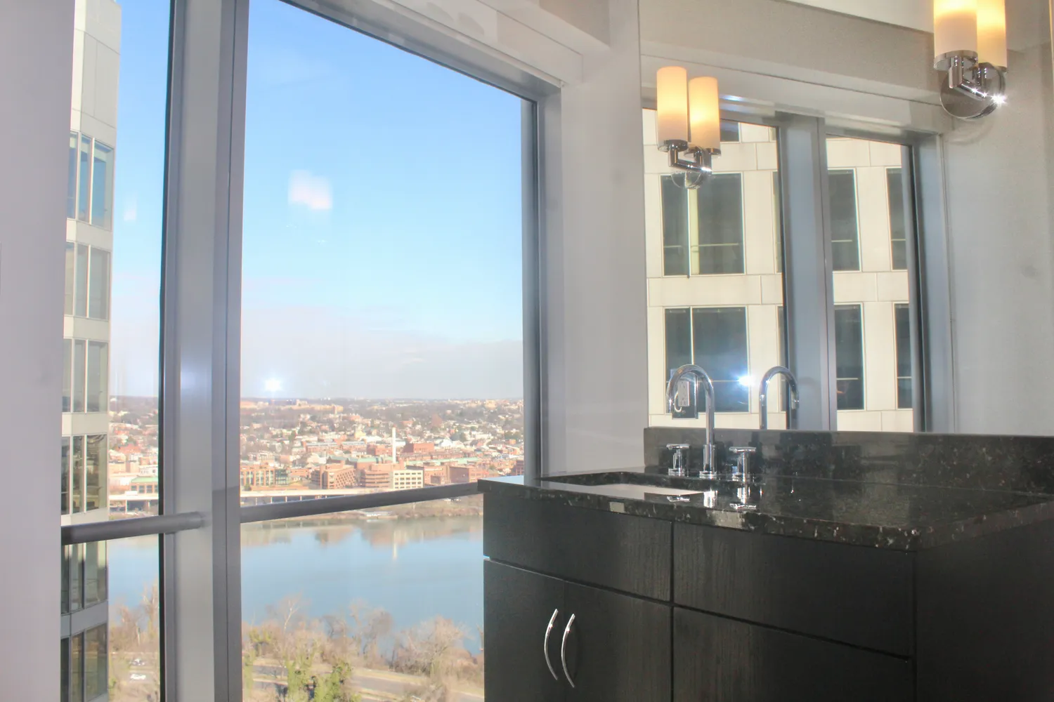 $975,000 | 1111 19th Street North, Unit 2705, Arlington, VA 22209